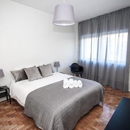 Downtown 3 Bedroom With Balcony - Quiet Street - Family Friendly - Groups Porto Exterior photo