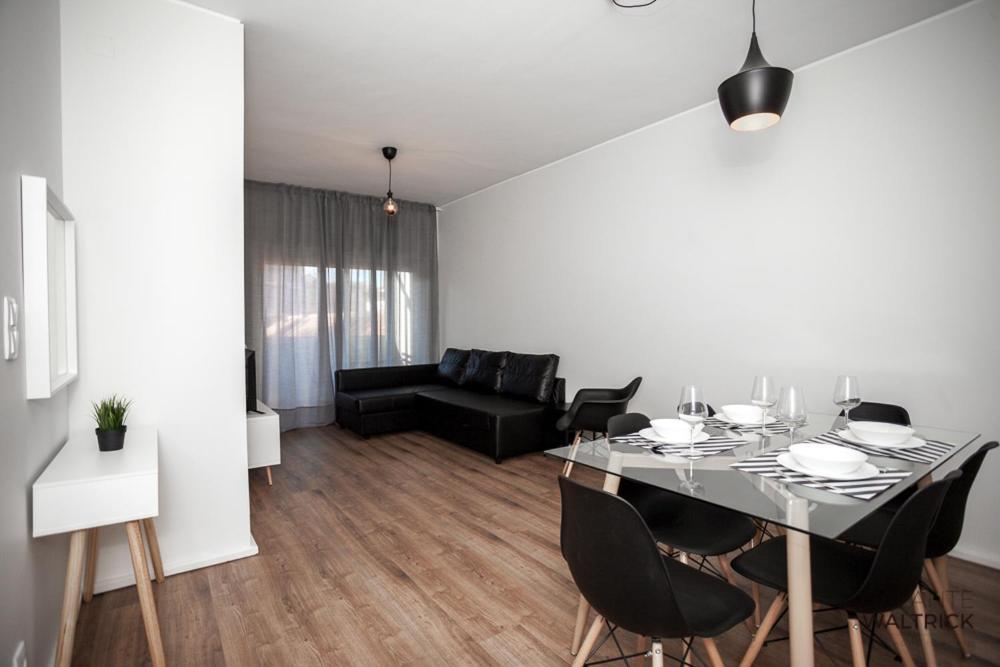 Downtown 3 Bedroom With Balcony - Quiet Street - Family Friendly - Groups Porto Exterior photo