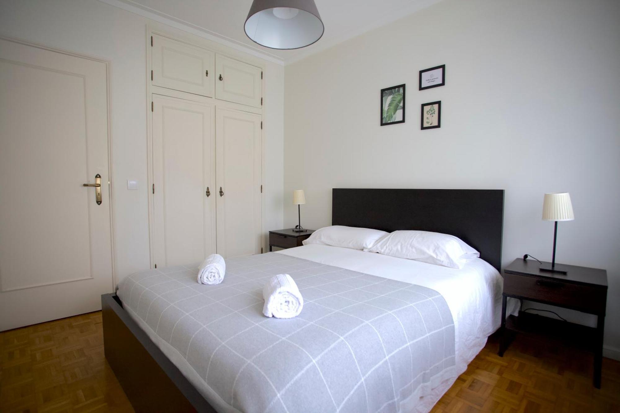 Downtown 3 Bedroom With Balcony - Quiet Street - Family Friendly - Groups Porto Exterior photo