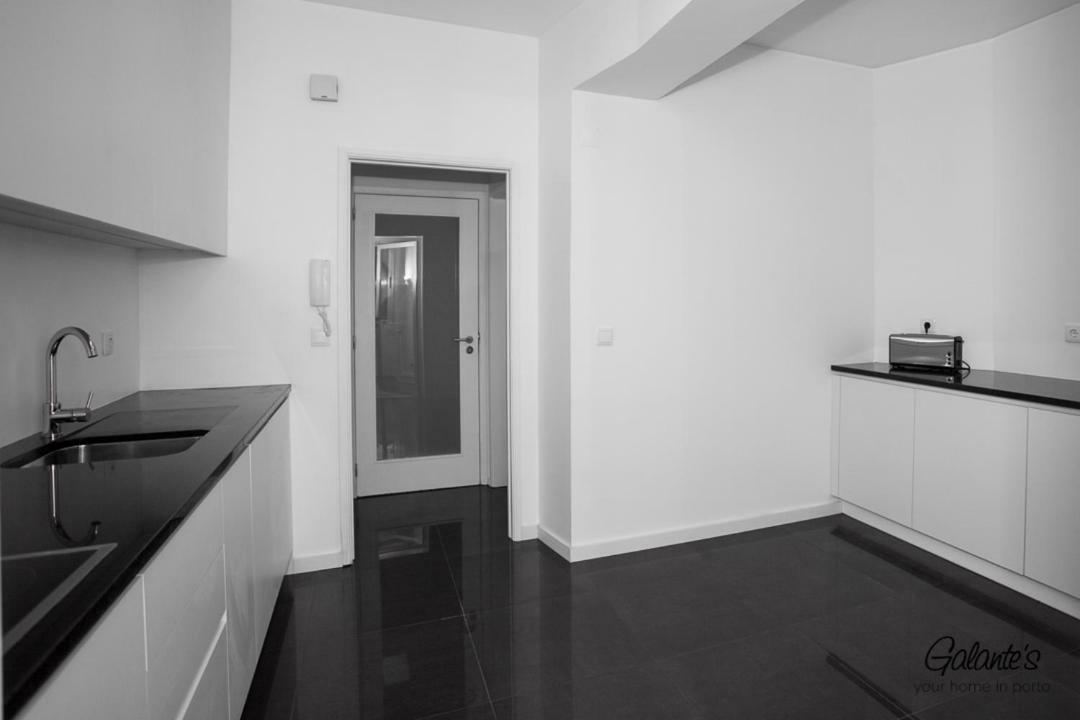 Downtown 3 Bedroom With Balcony - Quiet Street - Family Friendly - Groups Porto Exterior photo